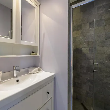 New Ecrin Bleu- A Deux Pas Du Avec Jardin 5pax *